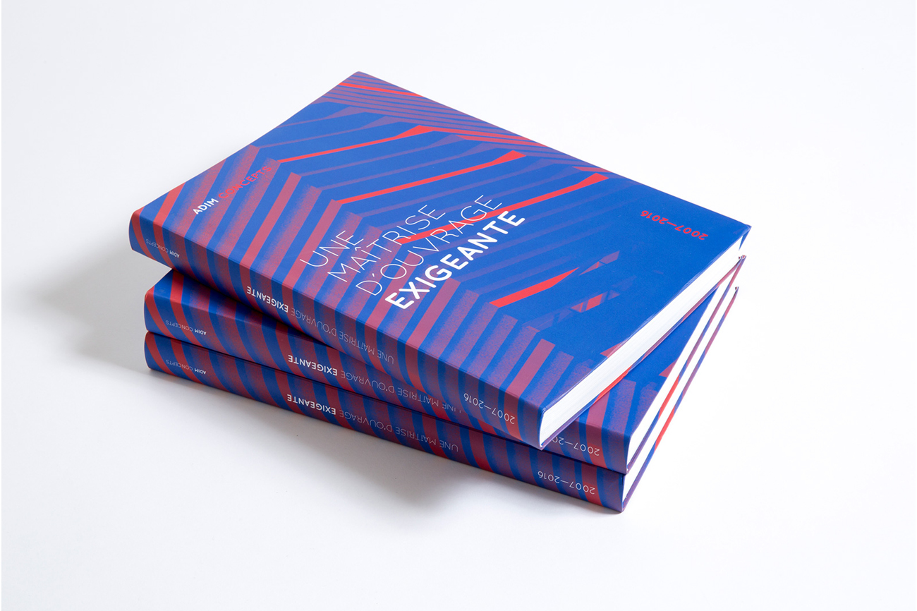 Graphisme éditorial d’un livre d’architecture présentant plans techniques, images d’archives et photographies contemporaines du travail d’un architecte en développement immobilier