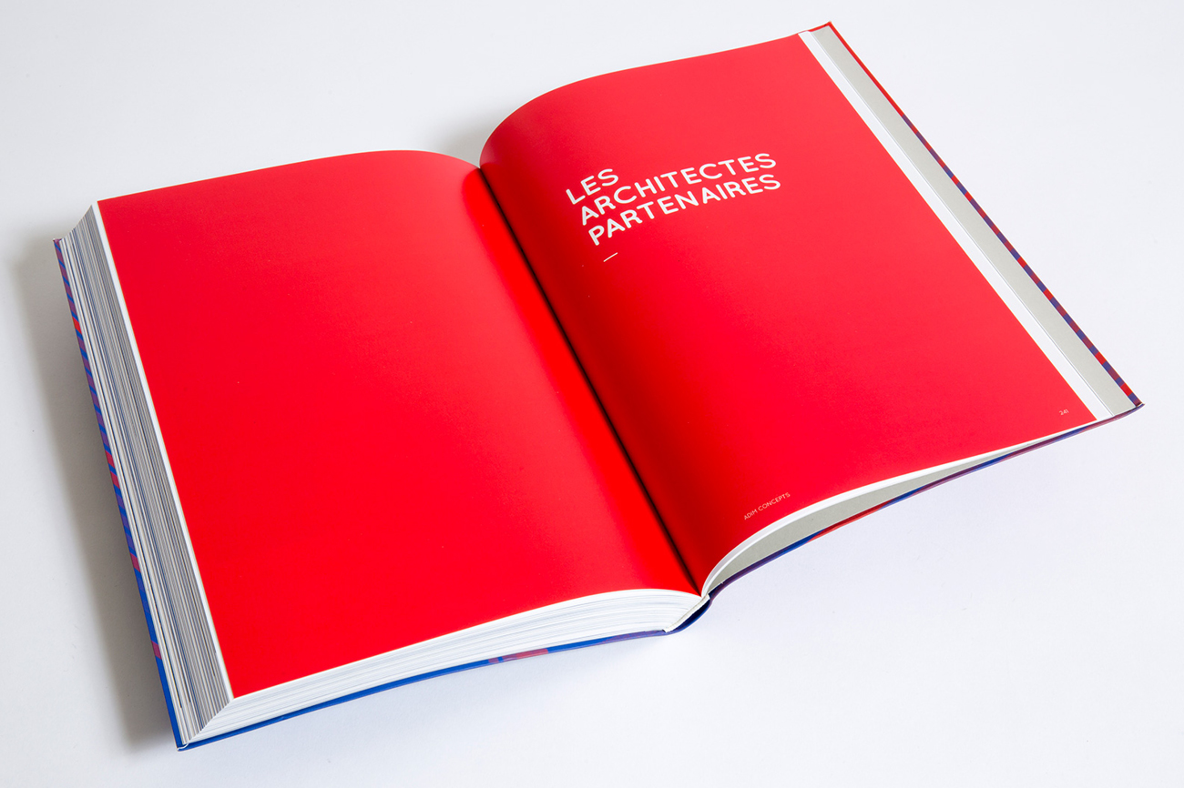 Design graphique éditorial d’un livre d’architecture avec plans techniques, images d’archives et photographies contemporaines professionnelles d’un architecte.