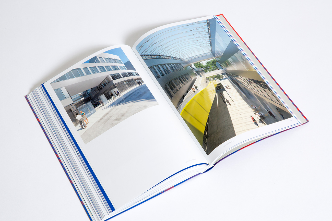 Graphisme éditorial pour un livre d’architecture combinant plans techniques, images d’archives et photographies contemporaines professionnelles illustrant le travail d’un architecte