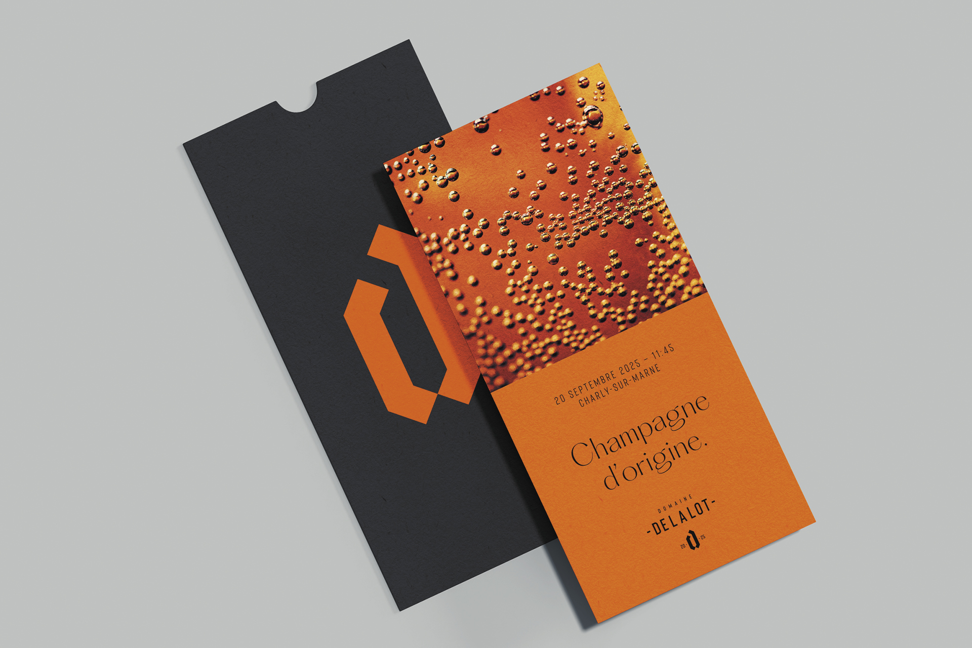 Identité visuelle et packaging pour le champagne Delalot, avec logo raffiné, typographie élégante et design graphique haut de gamme reflétant prestige et exclusivité de la marque