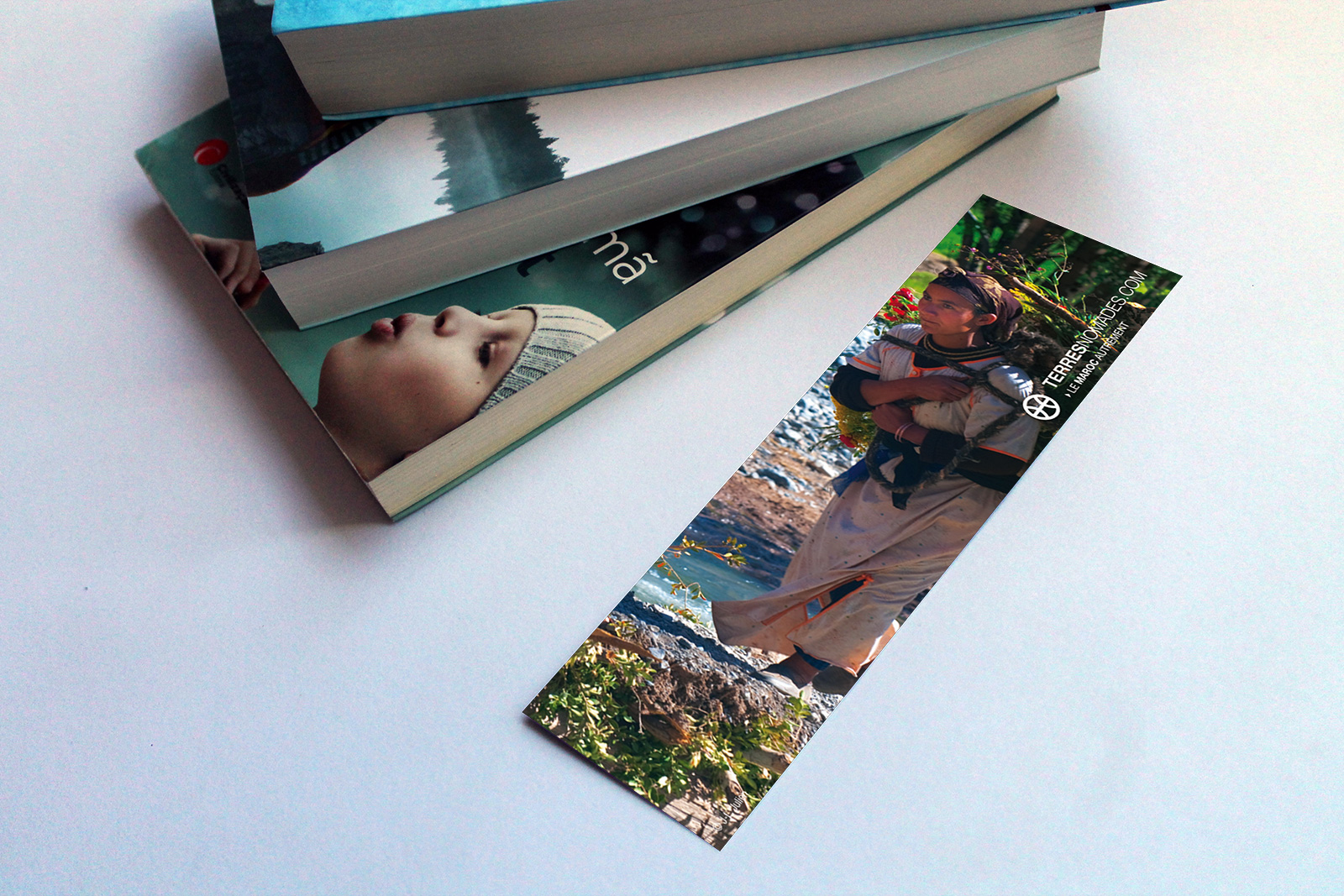 Marque page promotionnel Terres Nomades – style typographique pour papeterie et supports