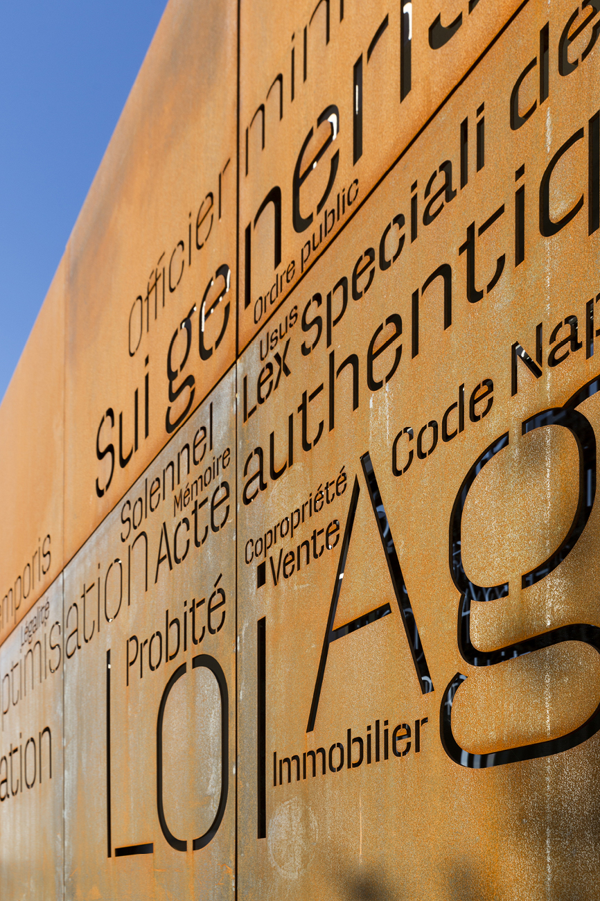 Design graphique signalétique office notarial Waixing Château-Thierry panneaux corten découpe laser identité visuelle professionnelle