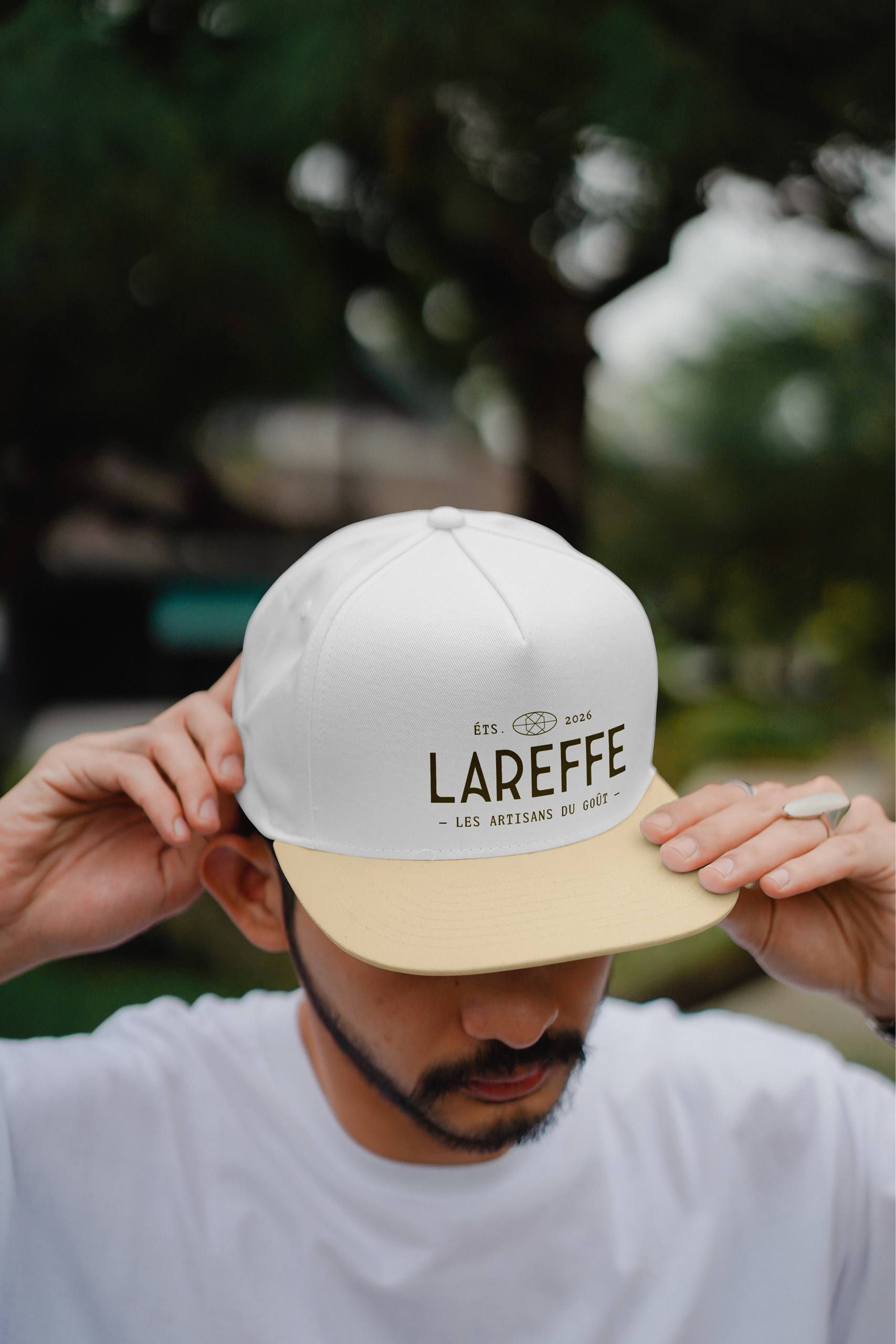 Identité visuelle et graphisme pour magasin de bouche Lareffe, incluant logo, typographie moderne et design élégant du packaging pour valoriser les produits gastronomiques