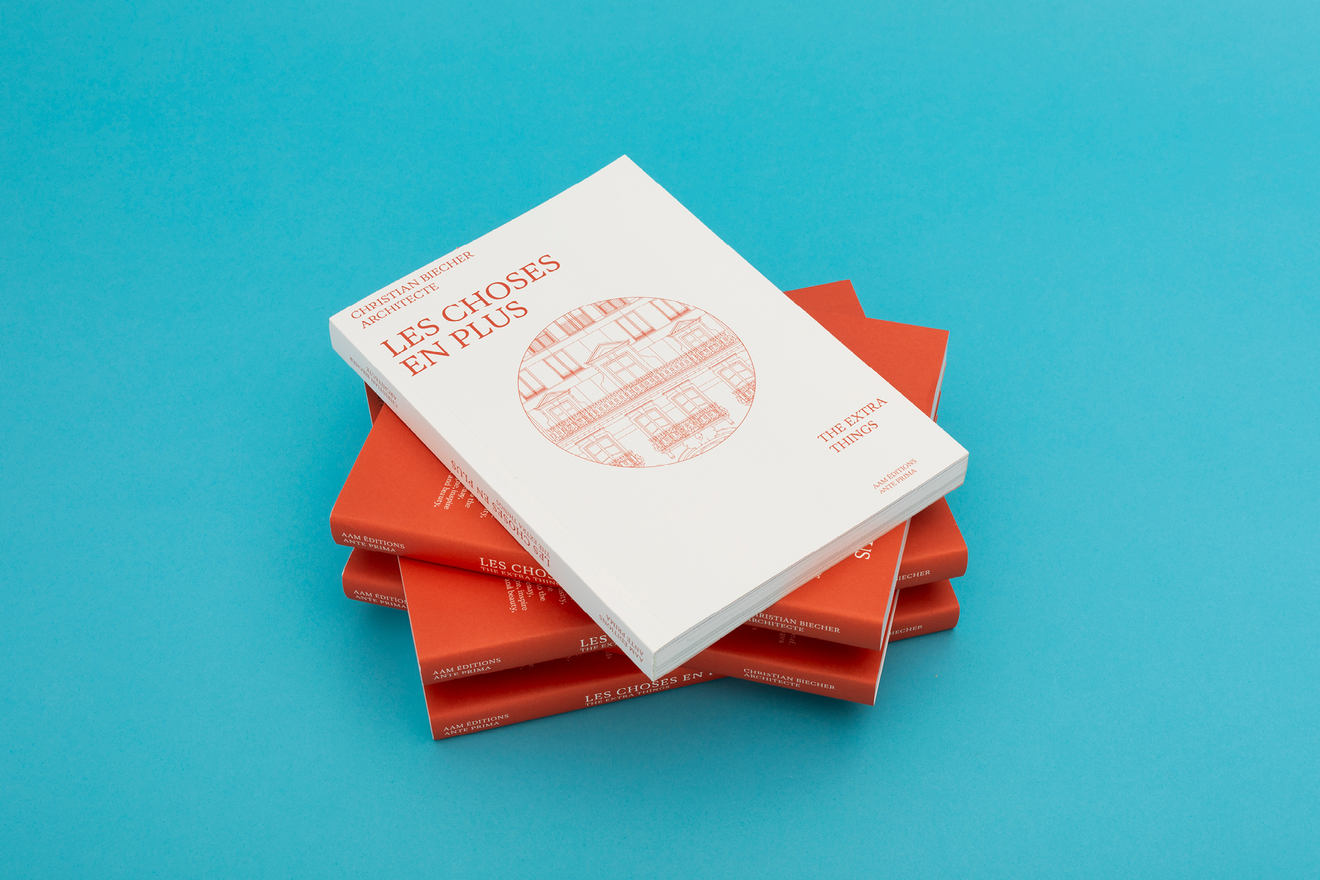 Graphisme éditorial de livre d’architecture avec mise en page contemporaine et design minimaliste présentant les réalisations de l’architecte Christian Biecher.