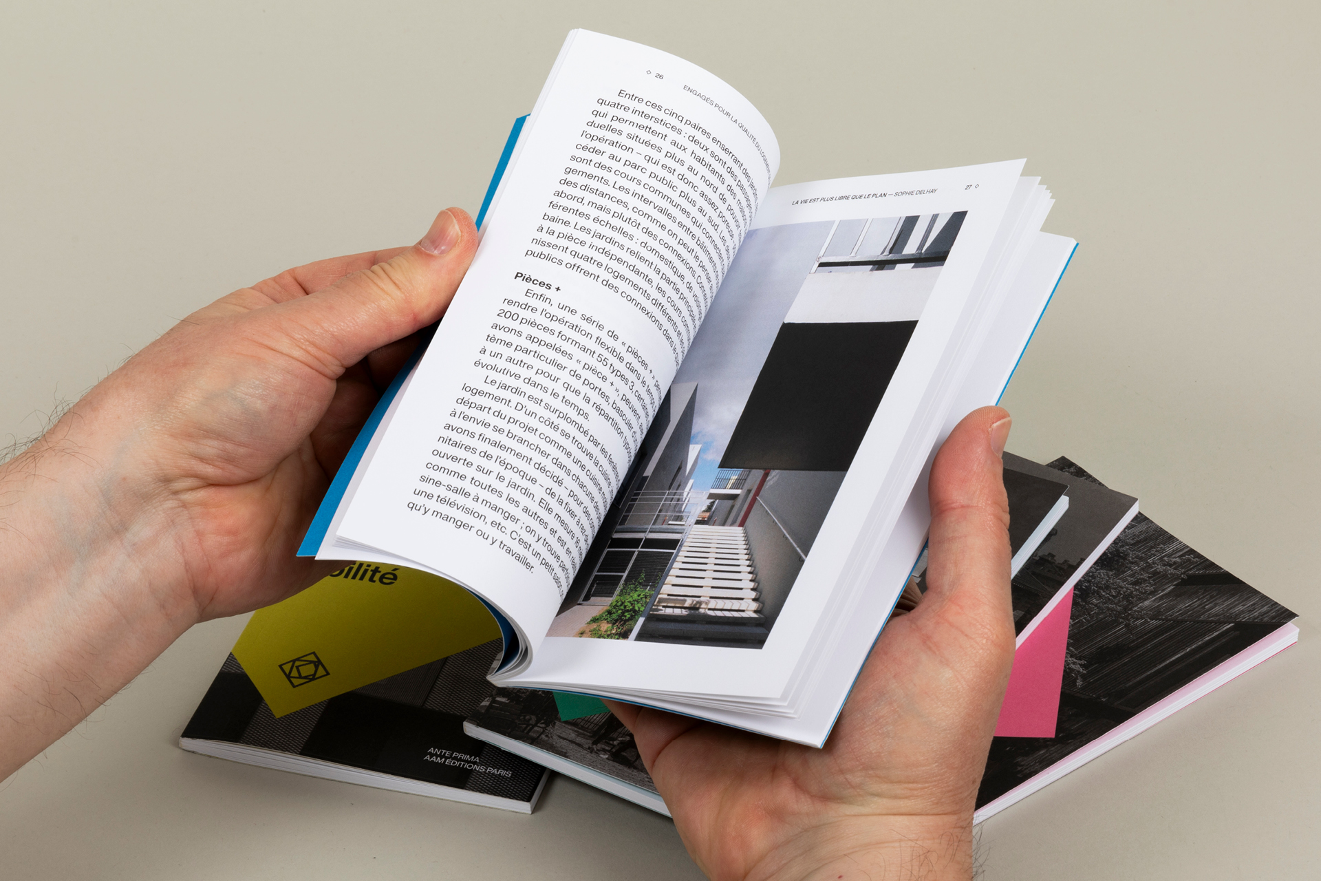 Design graphique de coffret éditorial architecture et logement – mise en page de publications sur le renouvellement urbain et les territoires contemporains